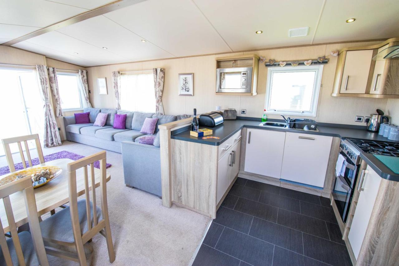 River Lodge Platinum Plus Holiday Home With River Views, Free Wifi & Netflix Camber Екстериор снимка