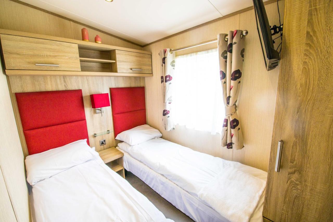 River Lodge Platinum Plus Holiday Home With River Views, Free Wifi & Netflix Camber Екстериор снимка