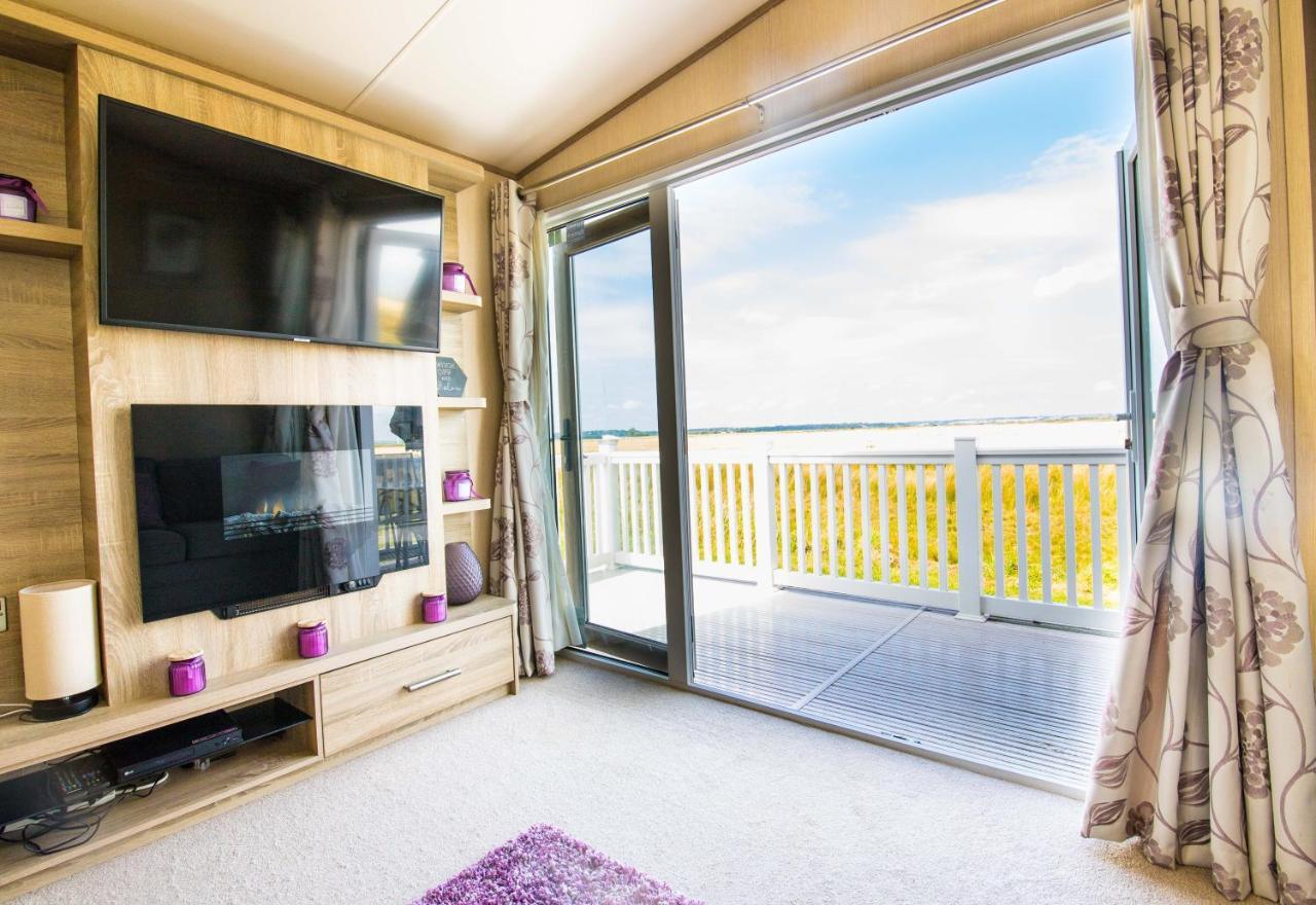 River Lodge Platinum Plus Holiday Home With River Views, Free Wifi & Netflix Camber Екстериор снимка